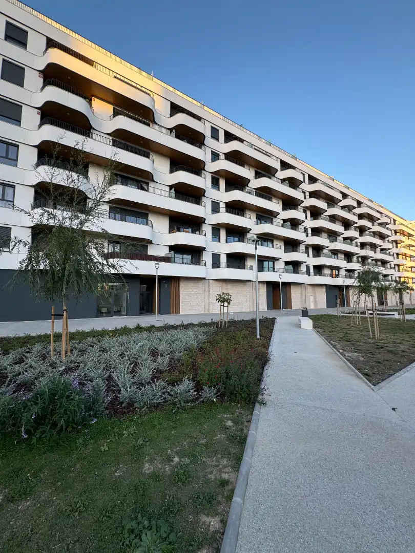 Außenansicht von Wohnung zur Miete in Málaga mit Klimaanlage, Terrasse und Abstellraum