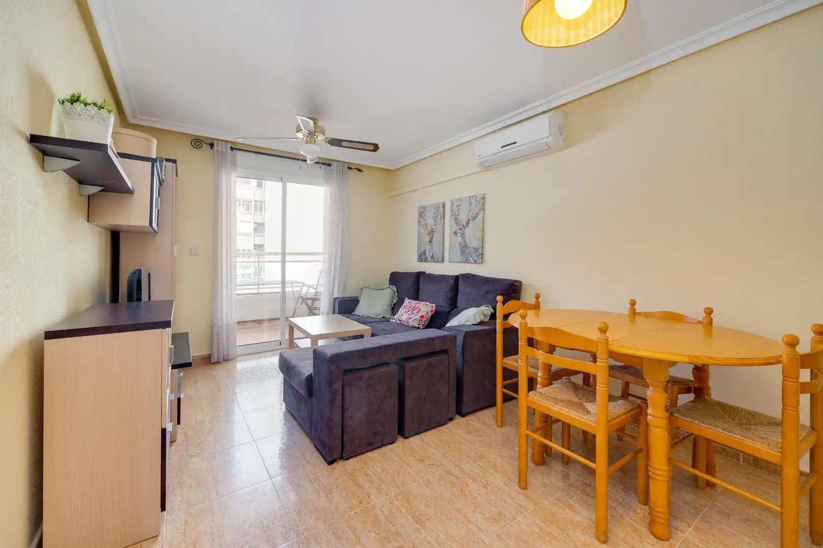 Sala de estar de Apartamento en venta en Torrevieja con Aire acondicionado, Terraza y Trastero