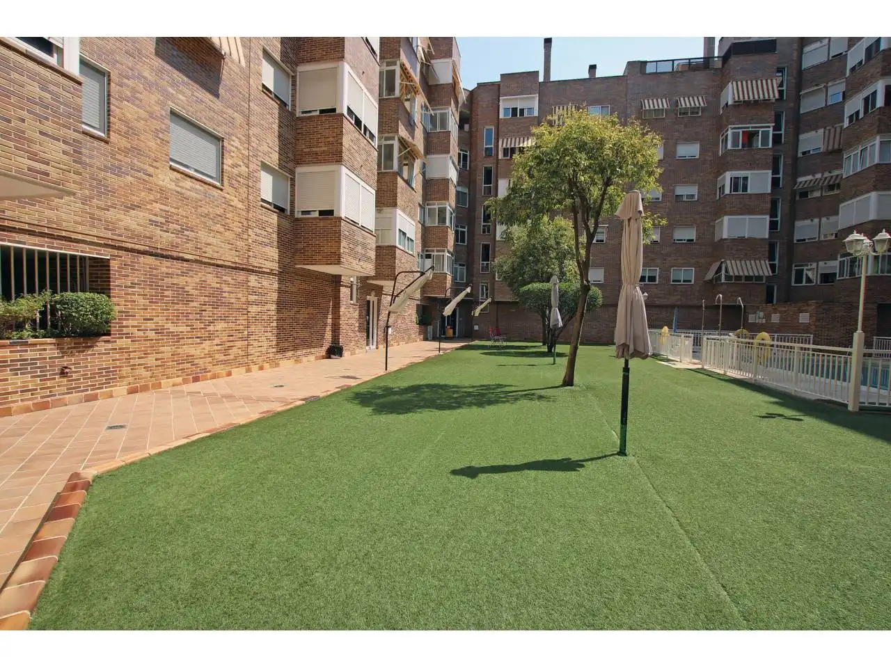 Aparcament de Pis en venda en Coslada amb Terrassa, Traster i Piscina comunitària
