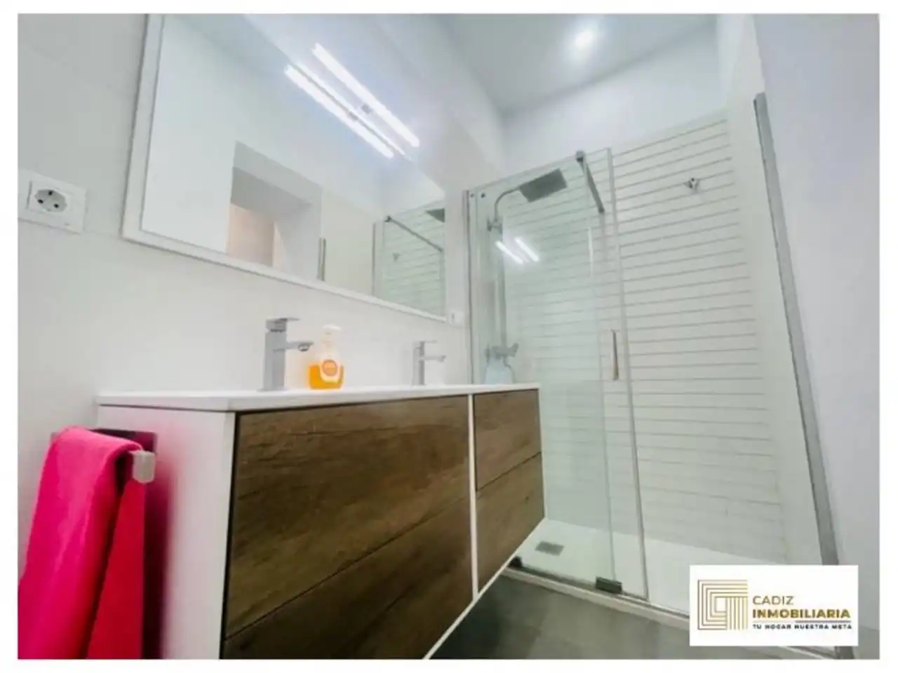 Badezimmer von Wohnung zur Miete in Cádiz
