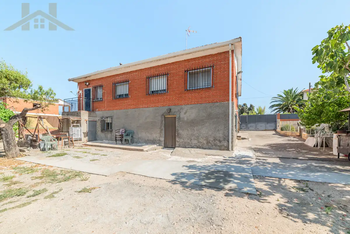 Vista exterior de Casa o chalet en venta en El Álamo con Jardín privado, Amueblado y Balcón