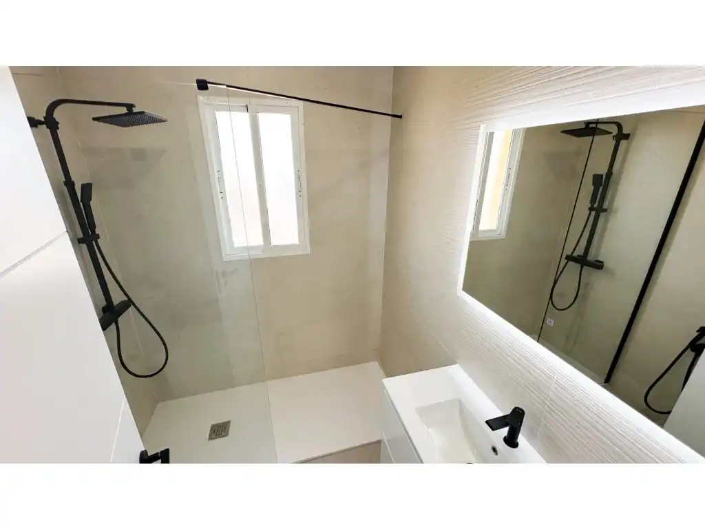 Bany de Casa o xalet en venda en Orihuela amb Aire condicionat, Jardí privat i Terrassa