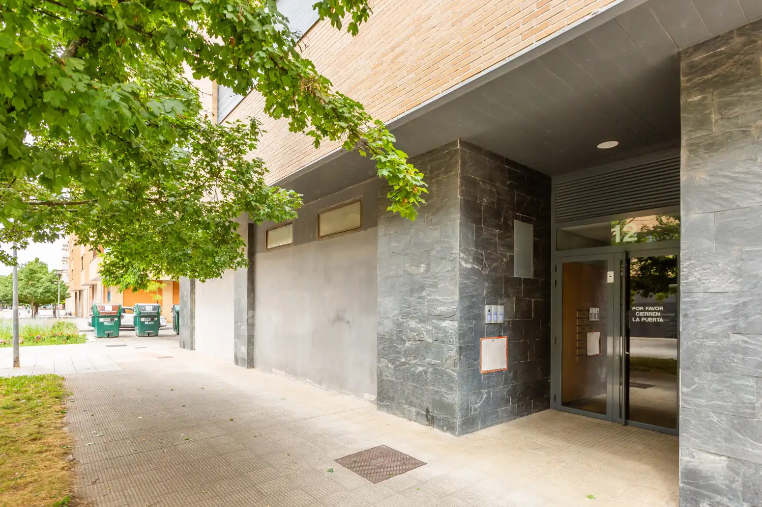 Außenansicht von Wohnung zur Miete in  Pamplona / Iruña mit Heizung und Abstellraum