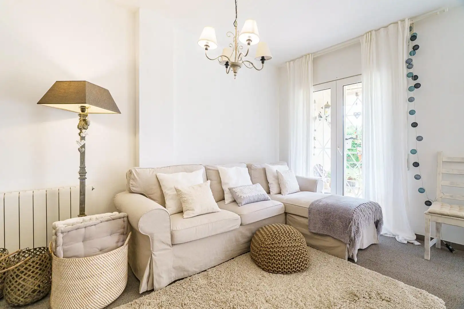 Wohnzimmer von Erdgeschoss zum Verkauf in Sitges mit Heizung, Privatgarten und Terrasse