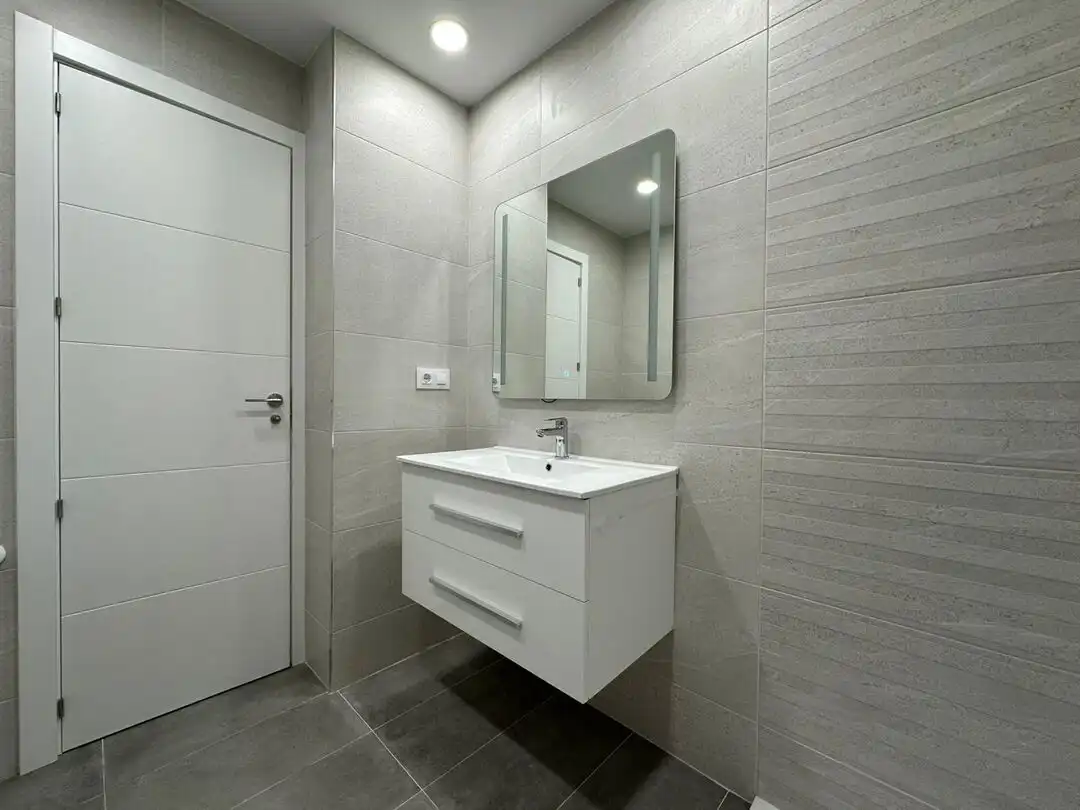 Badezimmer von Wohnung zum Verkauf in Toledo mit Klimaanlage, Heizung und Privatgarten
