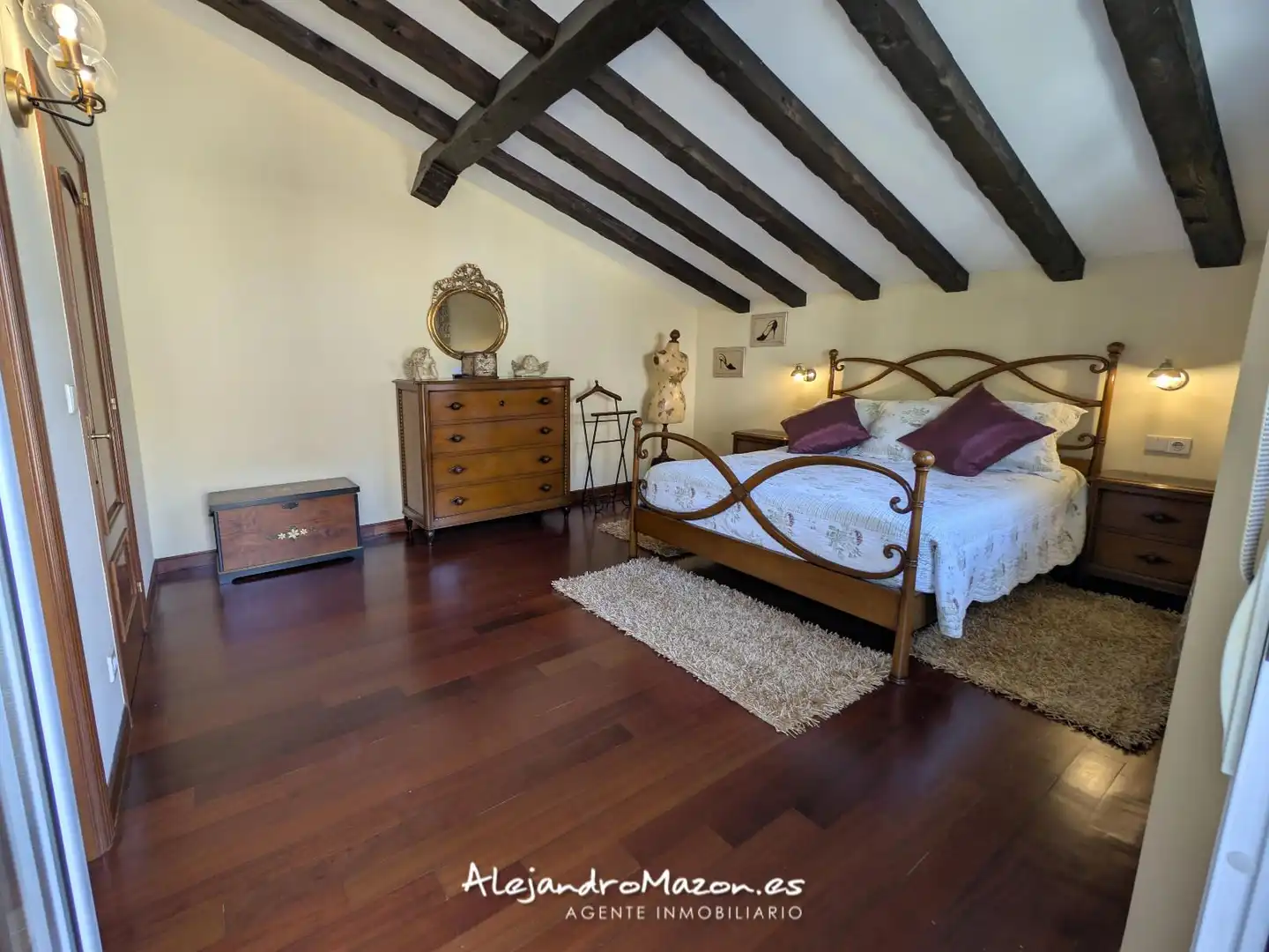 Schlafzimmer von Einfamilien-Reihenhaus zum Verkauf in Castro-Urdiales mit Heizung, Privatgarten und Terrasse