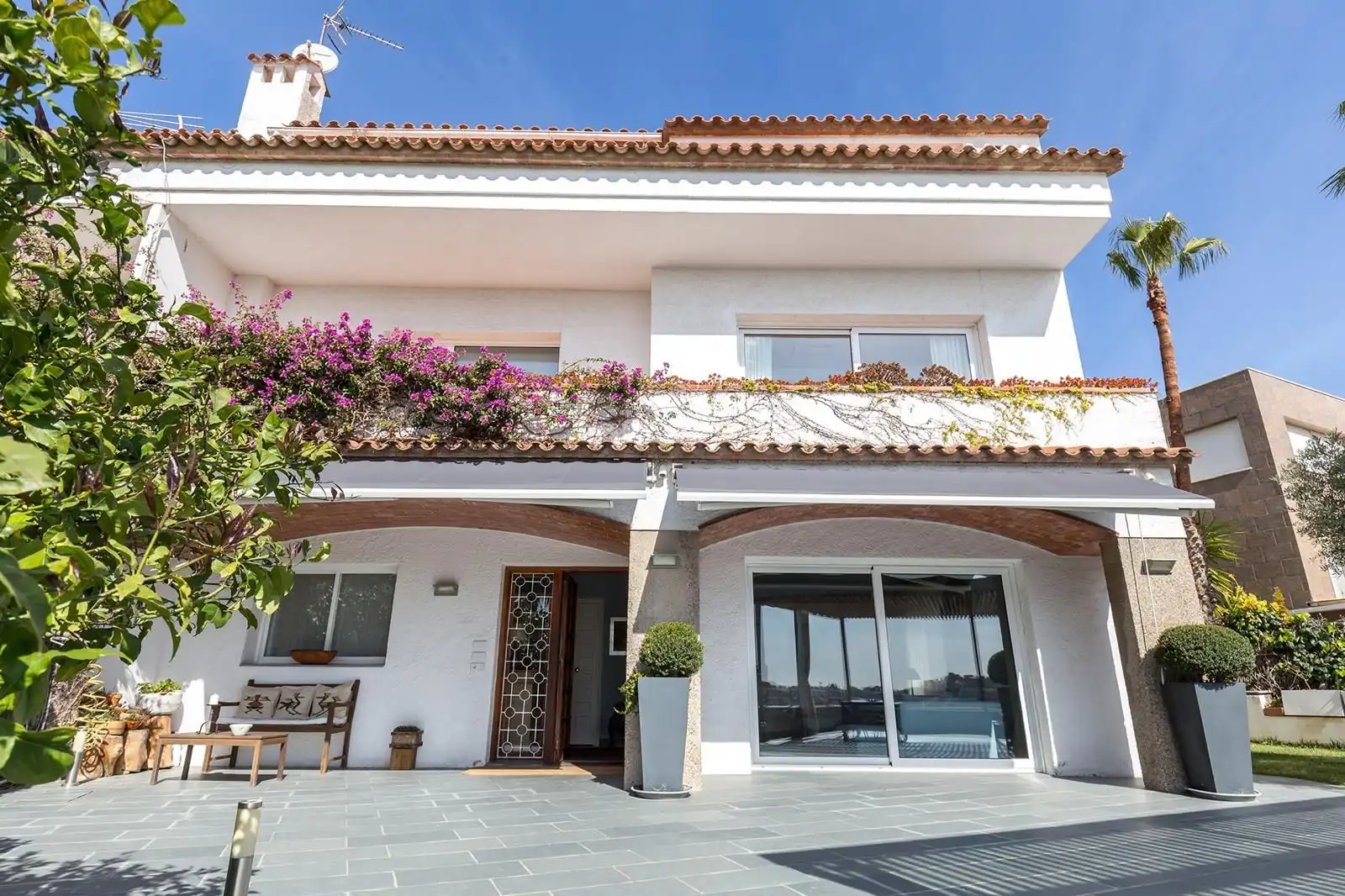 Vista exterior de Casa o chalet de alquiler en Sant Just Desvern con Aire acondicionado, Calefacción y Jardín privado