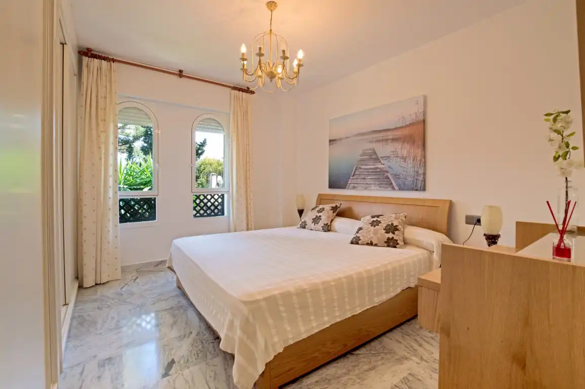 Habitación de Apartamento en venta en Marbella con Aire acondicionado, Terraza y Piscina