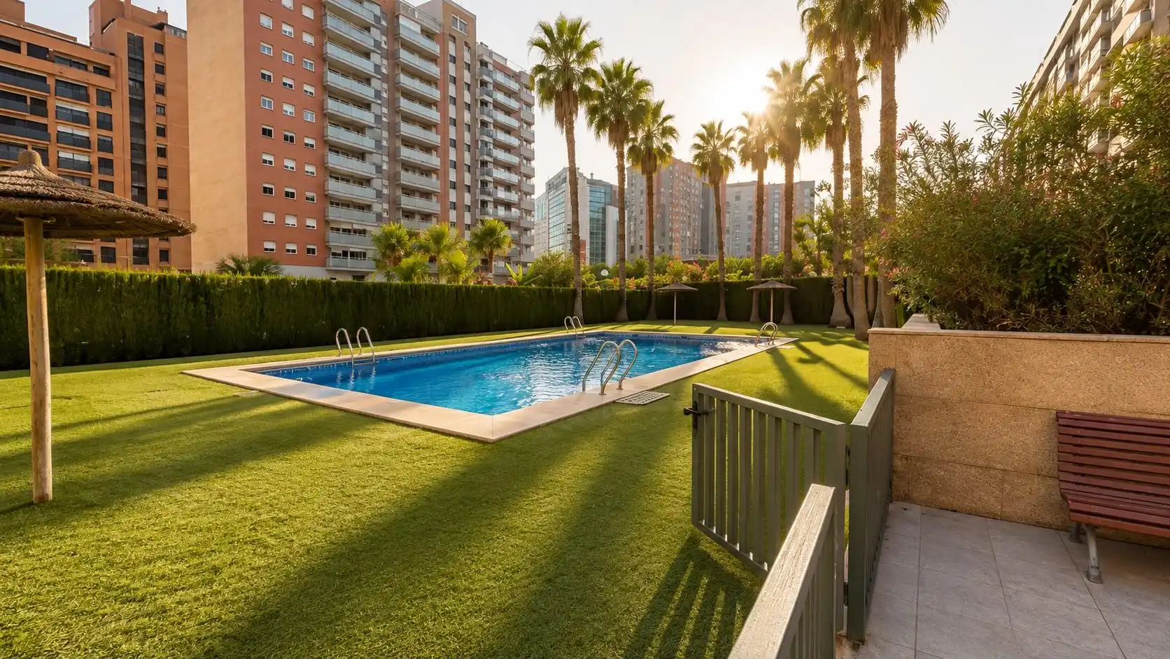 Piscina de Piso en venta en Valencia con Aire acondicionado, Calefacción y Jardín privado
