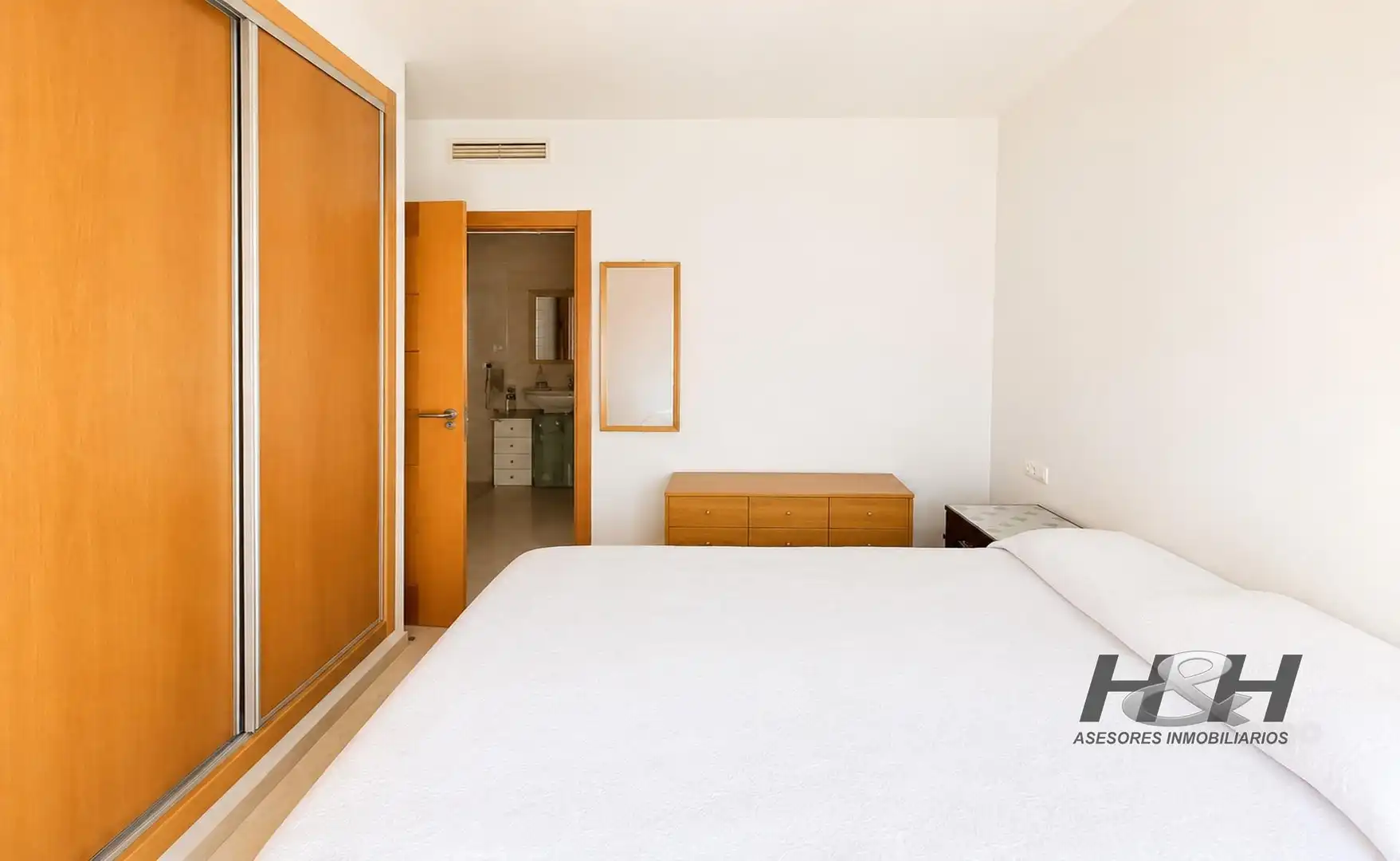 Schlafzimmer von Wohnung zum Verkauf in Valencia mit Abstellraum und Balkon