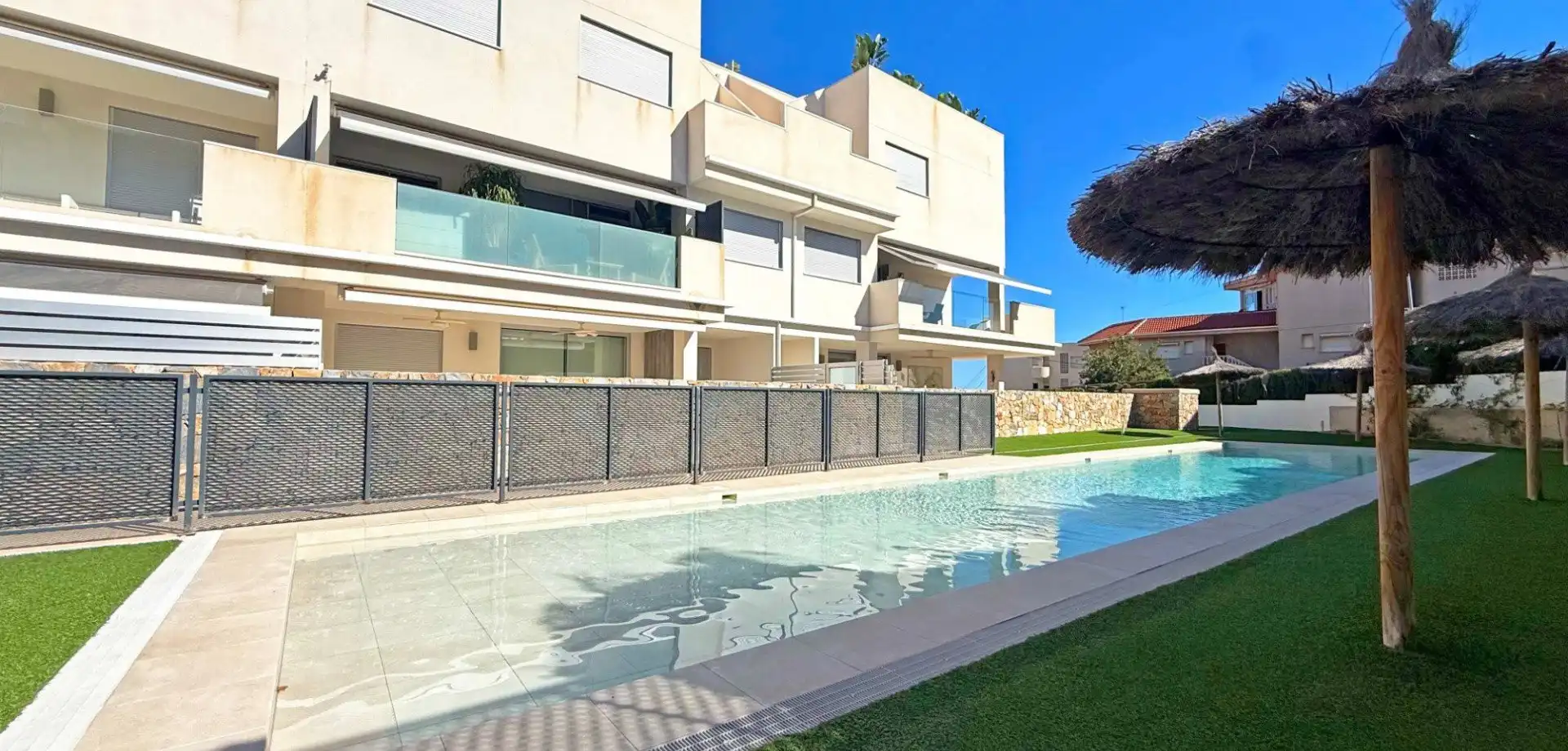 Schwimmbecken von Wohnungen zum Verkauf in Cartagena mit Abstellraum und Balkon