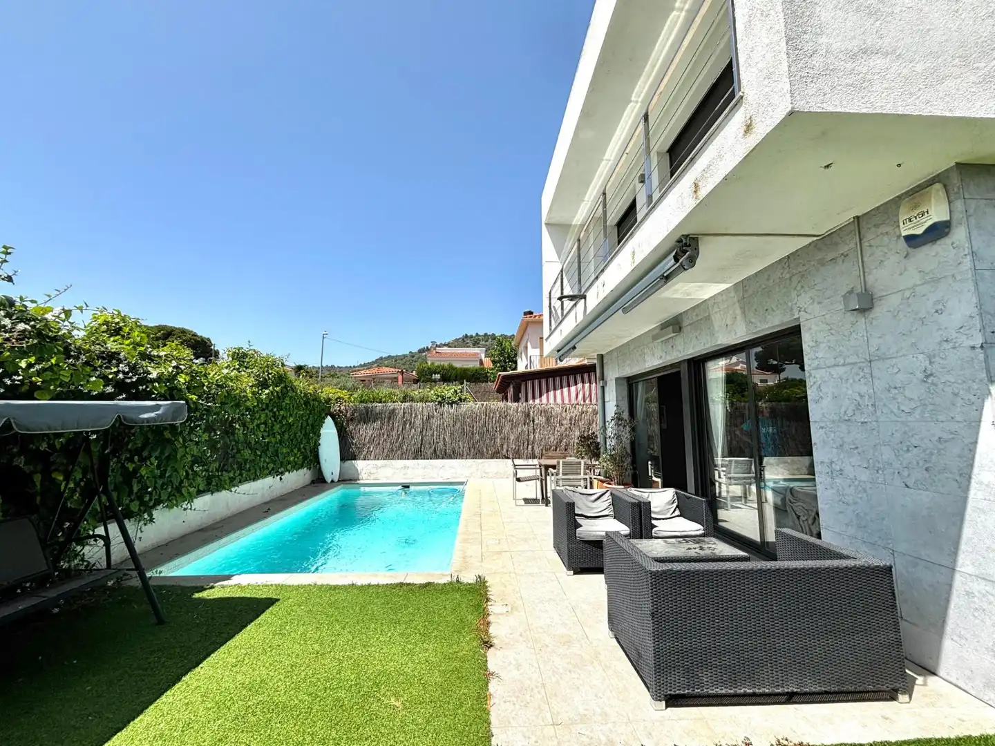 Schwimmbecken von Haus oder Chalet zum Verkauf in Pineda de Mar mit Klimaanlage, Privatgarten und Terrasse