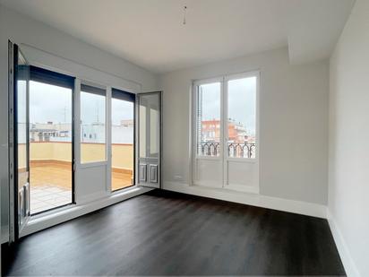 Bedroom of Attic to rent in  Madrid Capital  with Air Conditioner, Heating and Terrace