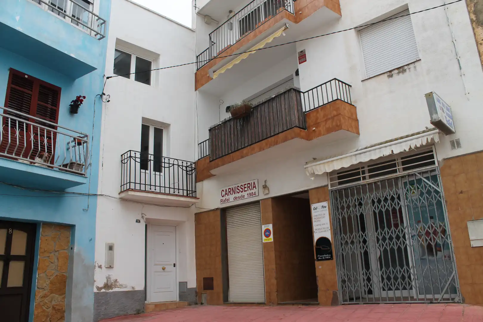 Vista exterior de Casa adosada en venda en Salomó amb Balcó i Alarma