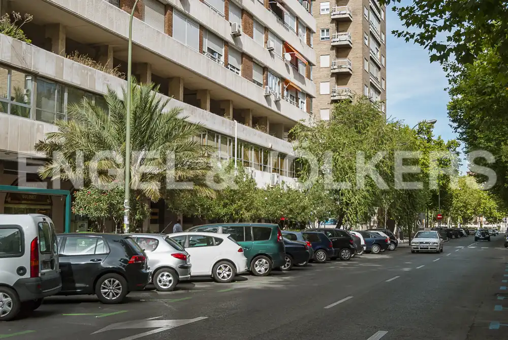 Außenansicht von Wohnung zum Verkauf in Madrid mit Klimaanlage, Heizung und Privatgarten