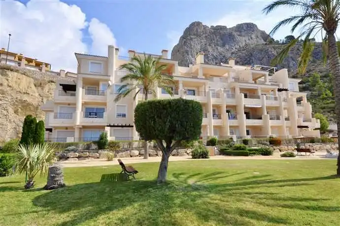 Vista exterior de Apartament en venda en Calpe / Calp amb Aire condicionat, Calefacció i Jardí privat