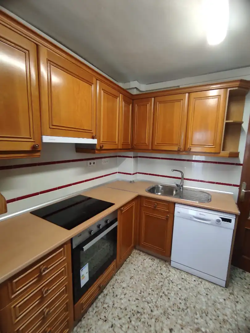 Kitchen of Flat for sale in Zaragoza  with Air Conditioner, Heating and Oven