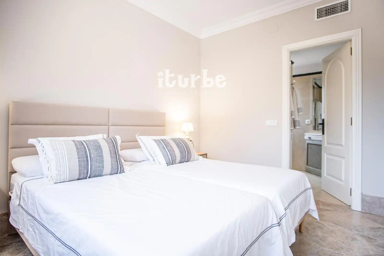 Houses for rent in Eagle-Santa Clara Golf, 14, Alto de los Monteros