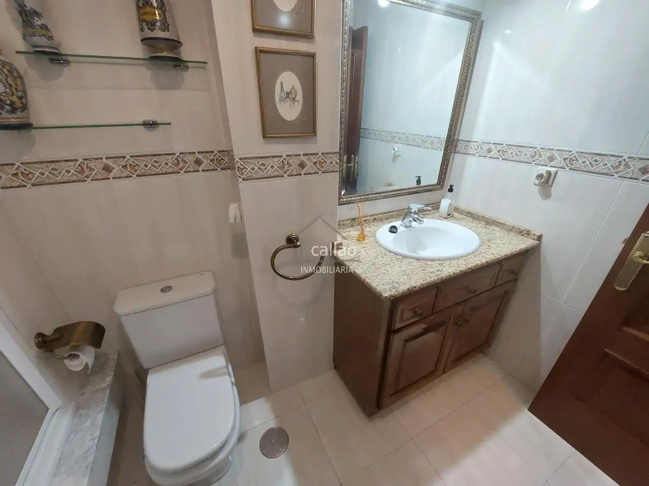 Bathroom of Apartments for rent in Ferrol  with Heating and Furnished
