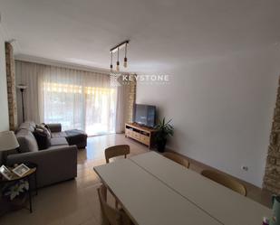 Sala d'estar de Dúplex de lloguer en Calvià amb Aire condicionat, Terrassa i Piscina