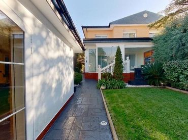 Casa pareada con piscina en venta en Calle de los Eucaliptos