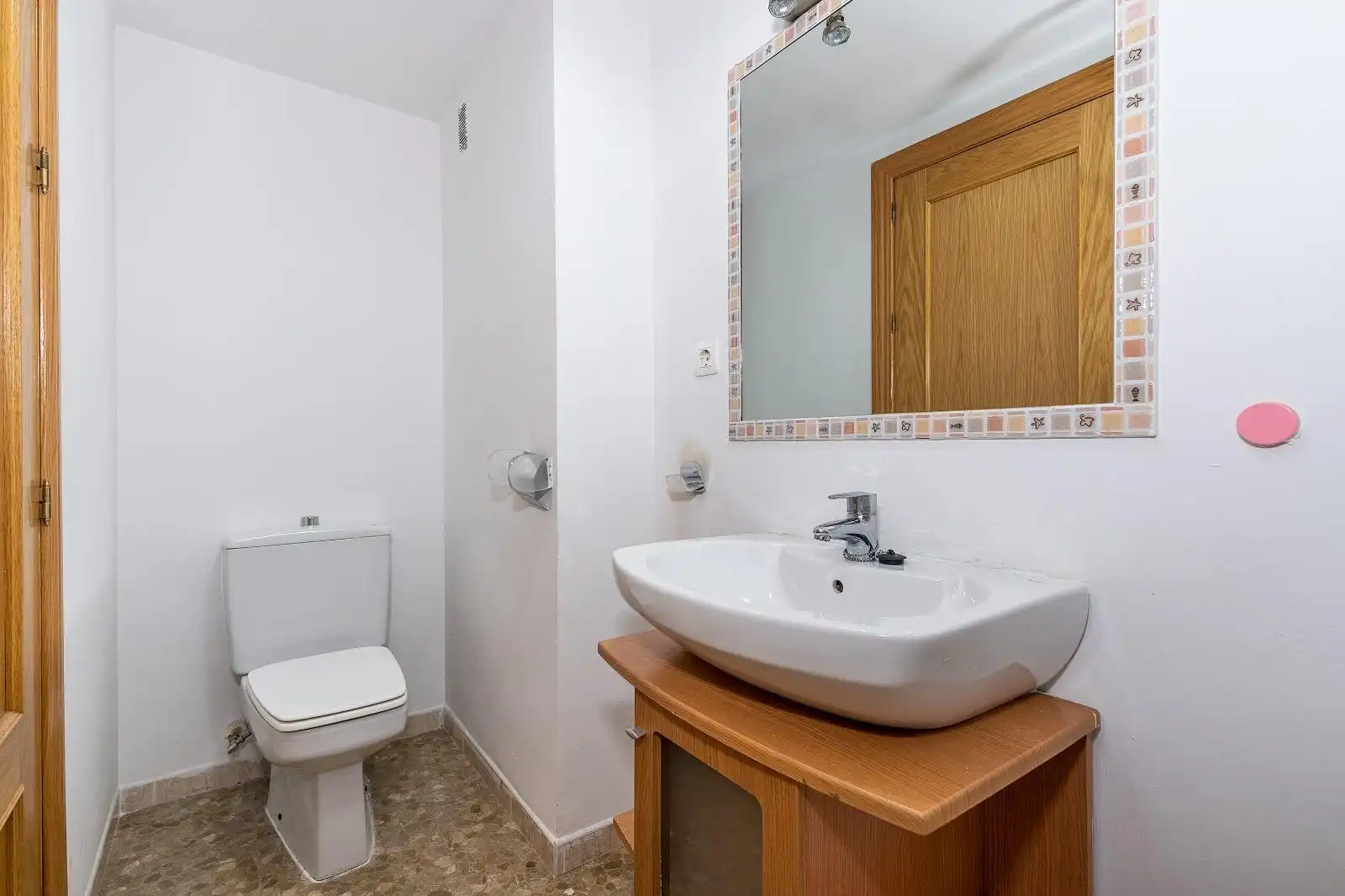 Bathroom of Flat for sale in Granada  with Heating
