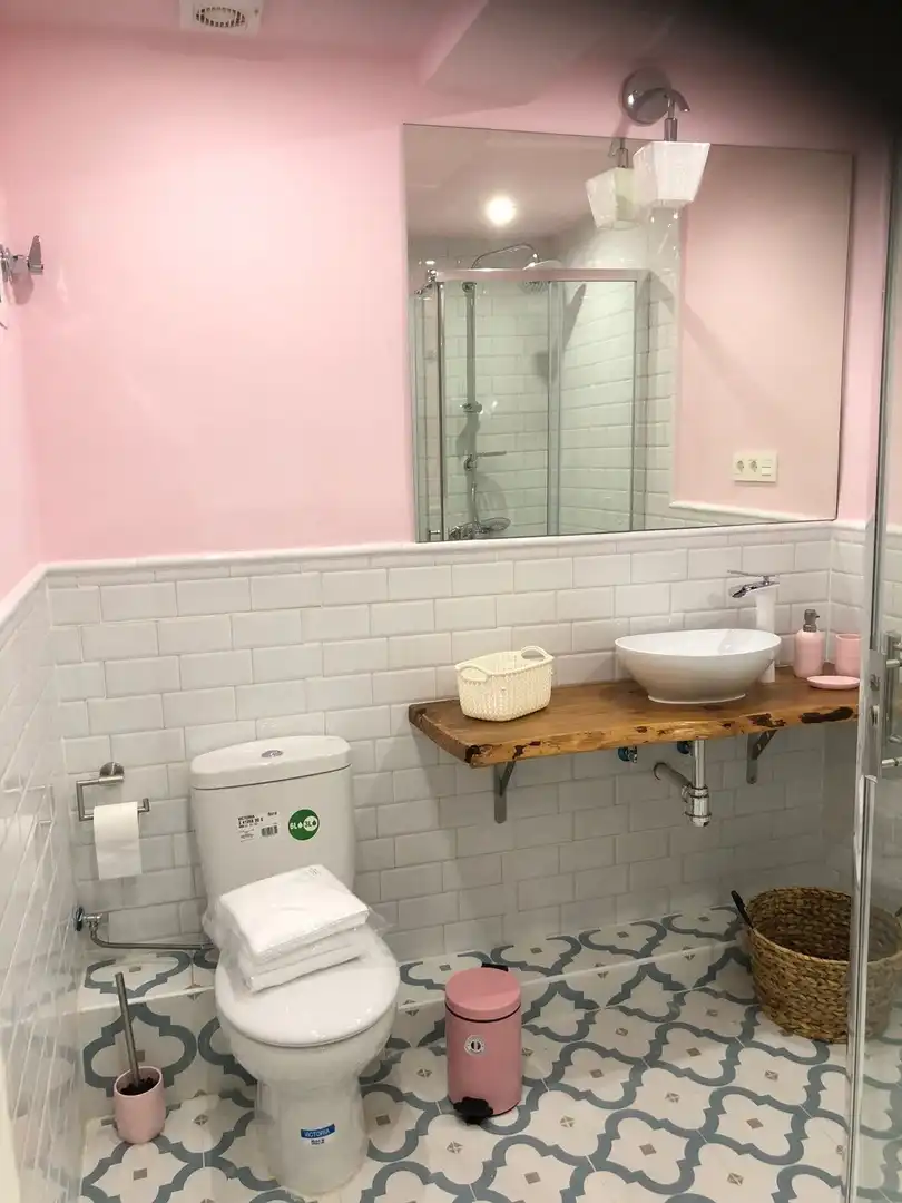 Baño de Piso de alquiler en Granada con Aire acondicionado, Calefacción y Amueblado
