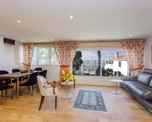 Sala d'estar de Apartament de lloguer en Sitges amb Aire condicionat i Piscina