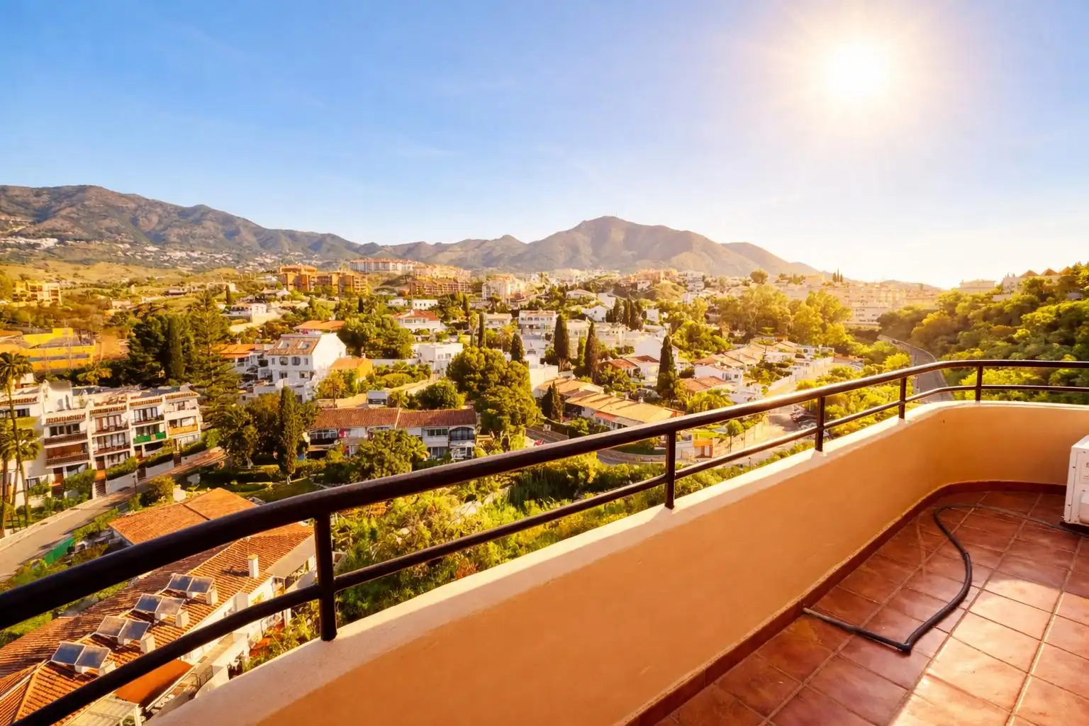 Vista exterior de Piso en venta en Fuengirola con Aire acondicionado, Terraza y Piscina comunitaria