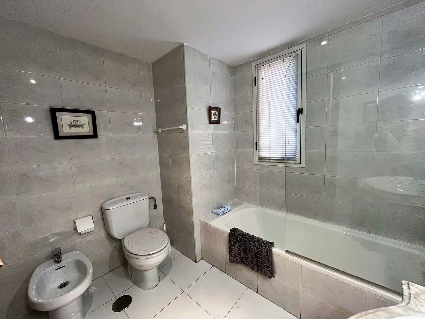 Badezimmer von Dachboden zum Verkauf in Fuenlabrada mit Klimaanlage, Heizung und Terrasse