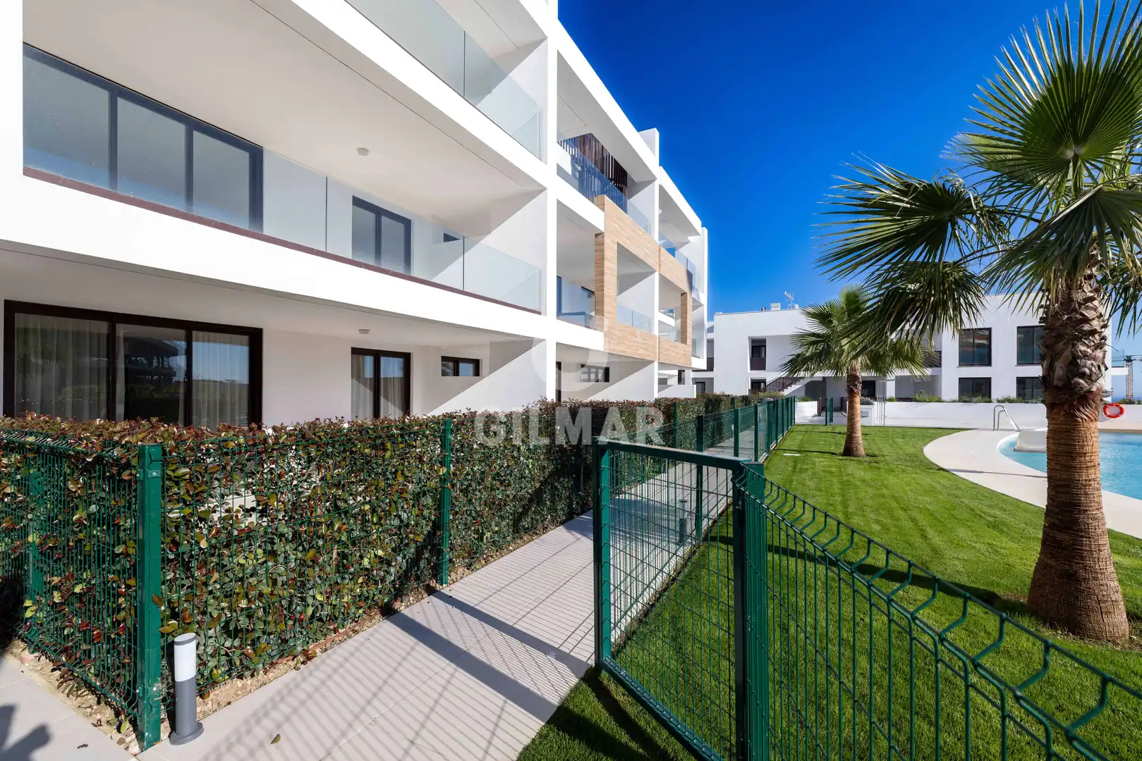 Außenansicht von Wohnung zum Verkauf in Fuengirola mit Heizung, Privatgarten und Abstellraum