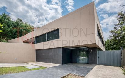 Vista exterior de Casa o xalet en venda en Bescanó amb Aire condicionat, Terrassa i Piscina