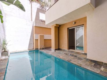 Maison jumelée avec balcon à vendre à Calle Almendros