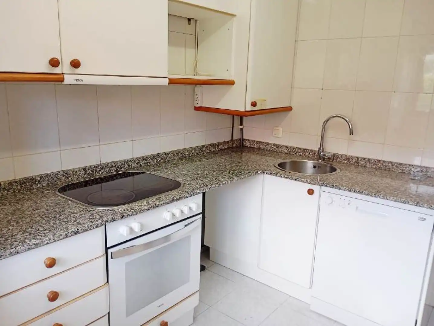 Küche von Einfamilien-Reihenhaus zum Verkauf in Reocín mit Heizung und Terrasse