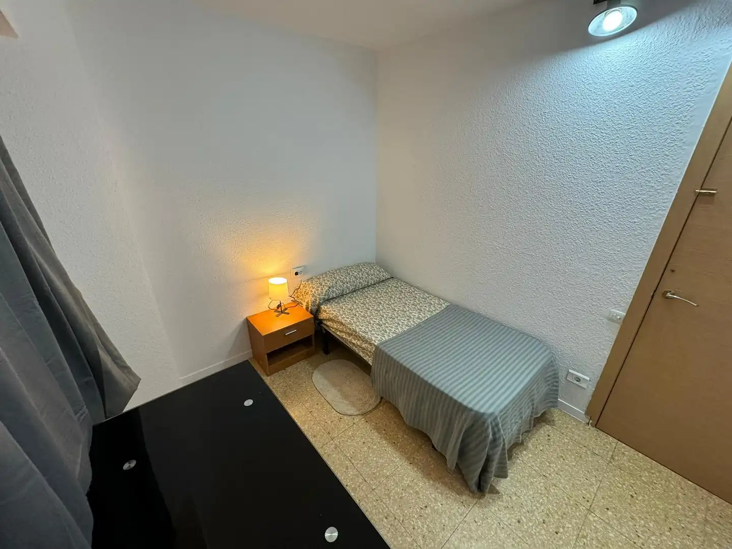Habitación de Piso de alquiler en Valencia con Aire acondicionado, Amueblado y Horno