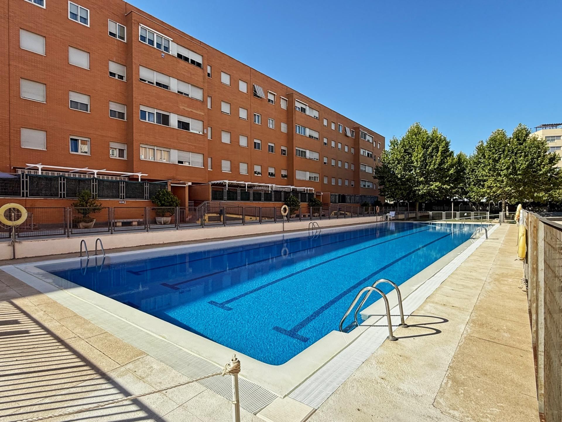 Piscina de Pis en venda en Fuenlabrada amb Aire condicionat, Calefacció i Jardí privat
