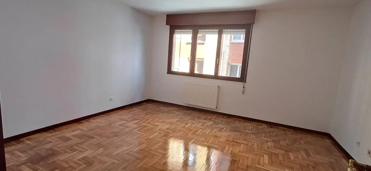 Habitación de Piso de alquiler en Gijón  con Calefacción, Trastero y Piscina