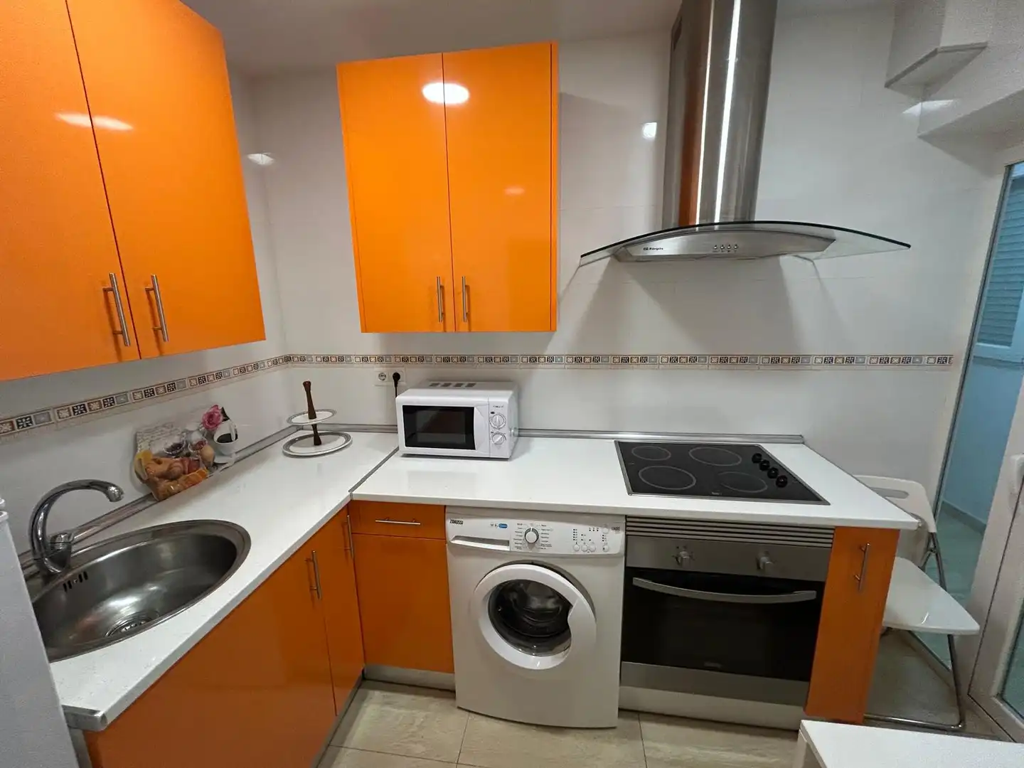 Cuina de Apartament de lloguer en Valladolid amb Calefacció, Terrassa i Traster