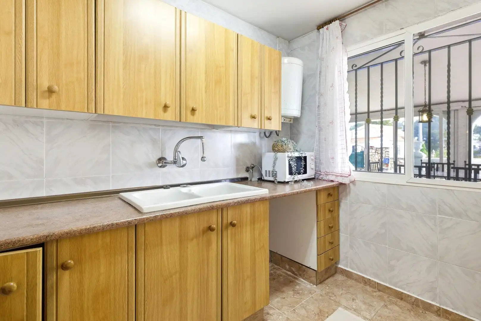 Cuina de Casa o xalet en venda en Mogente / Moixent amb Jardí privat, Terrassa i Traster