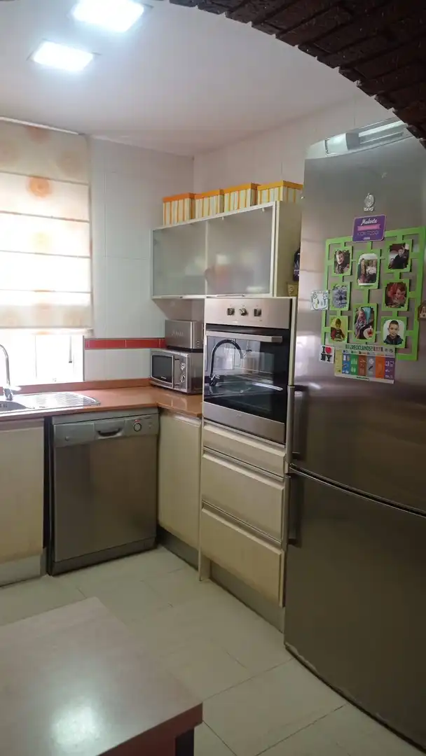 Cuina de Casa o xalet en venda en Alicante / Alacant amb Jardí privat, Terrassa i Traster