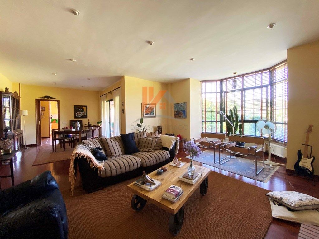Sala d'estar de Casa o xalet en venda en Ames amb Aire condicionat, Jardí privat i Terrassa