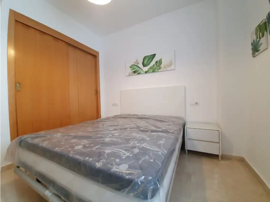 Schlafzimmer von Wohnung zum Verkauf in La Línea de la Concepción mit Möbliert, Ofen und Mikrowelle