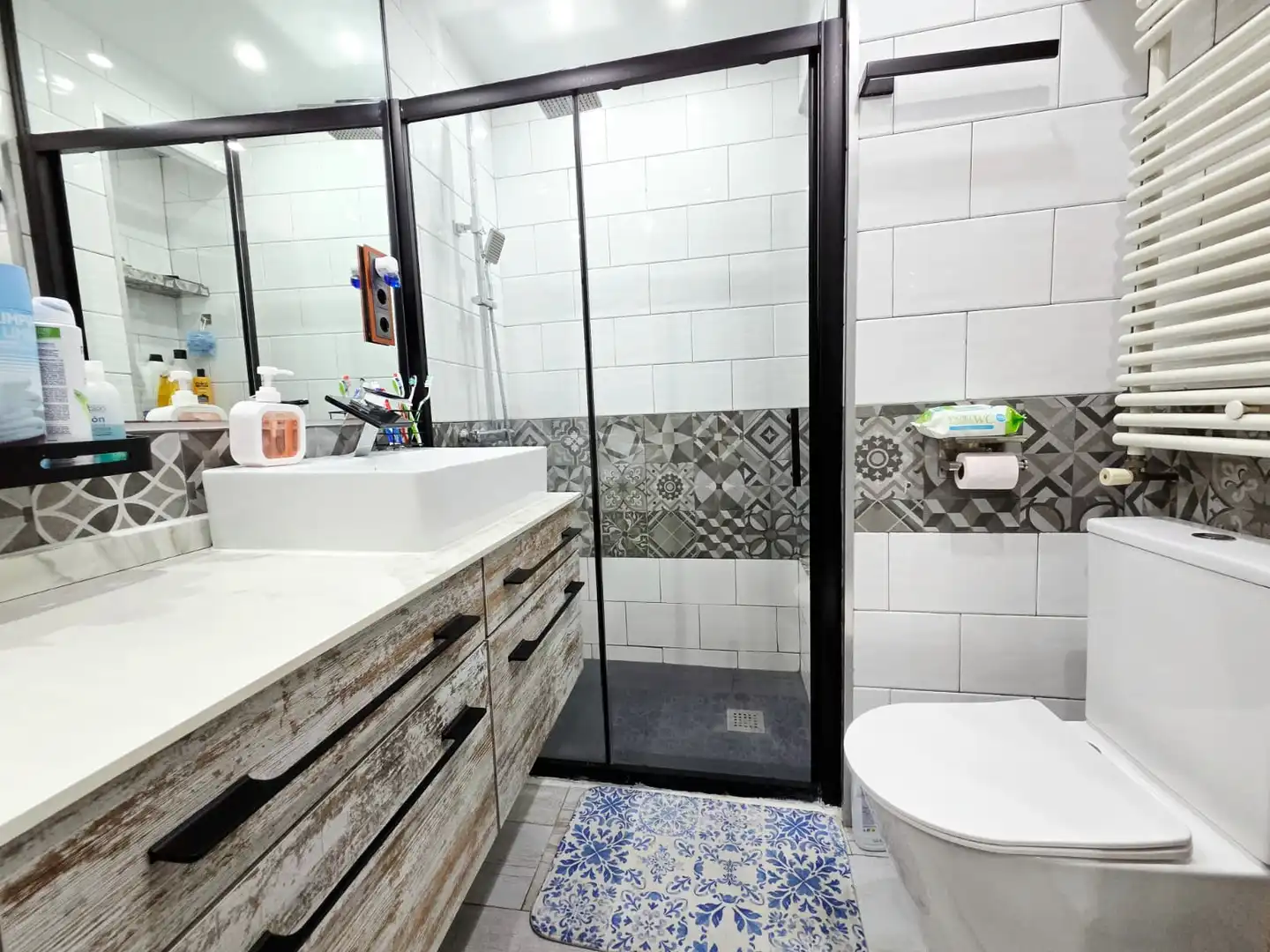 Bathroom of Flat for sale in El Prat de Llobregat  with Air Conditioner, Heating and Parquet flooring