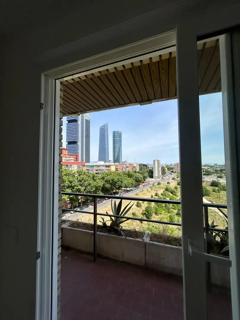 Außenansicht von Wohnung zur Miete in Madrid mit Heizung, Privatgarten und Terrasse