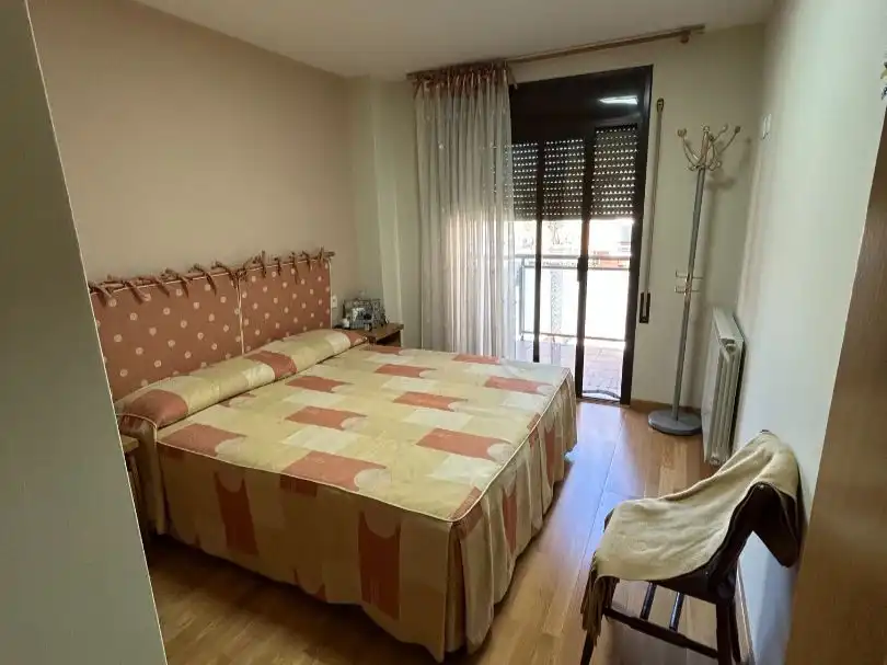 Piso con ascensor en venta en riu cinca 4