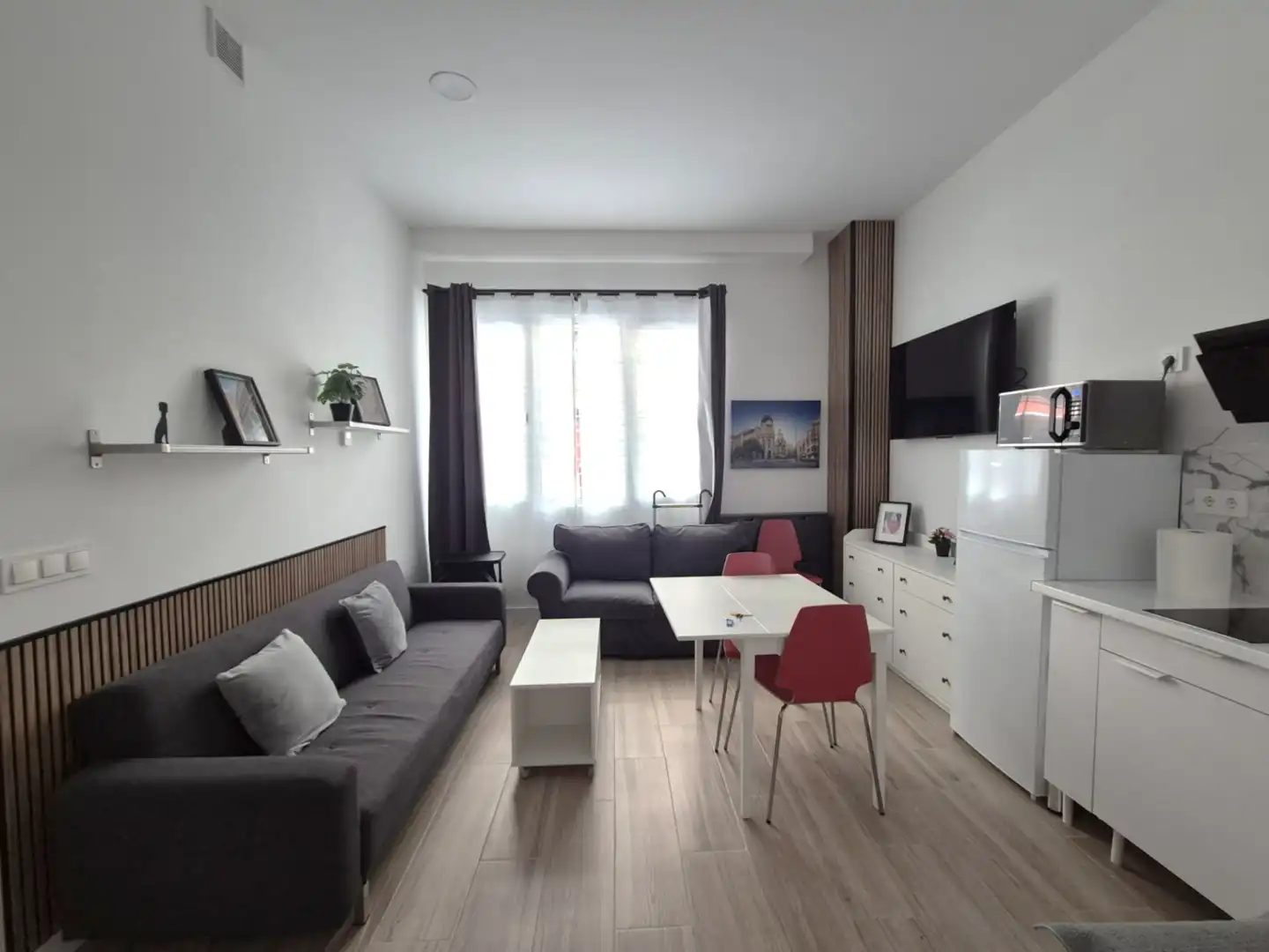 Sala d'estar de Estudi de lloguer en Madrid amb Aire condicionat, Calefacció i Moblat