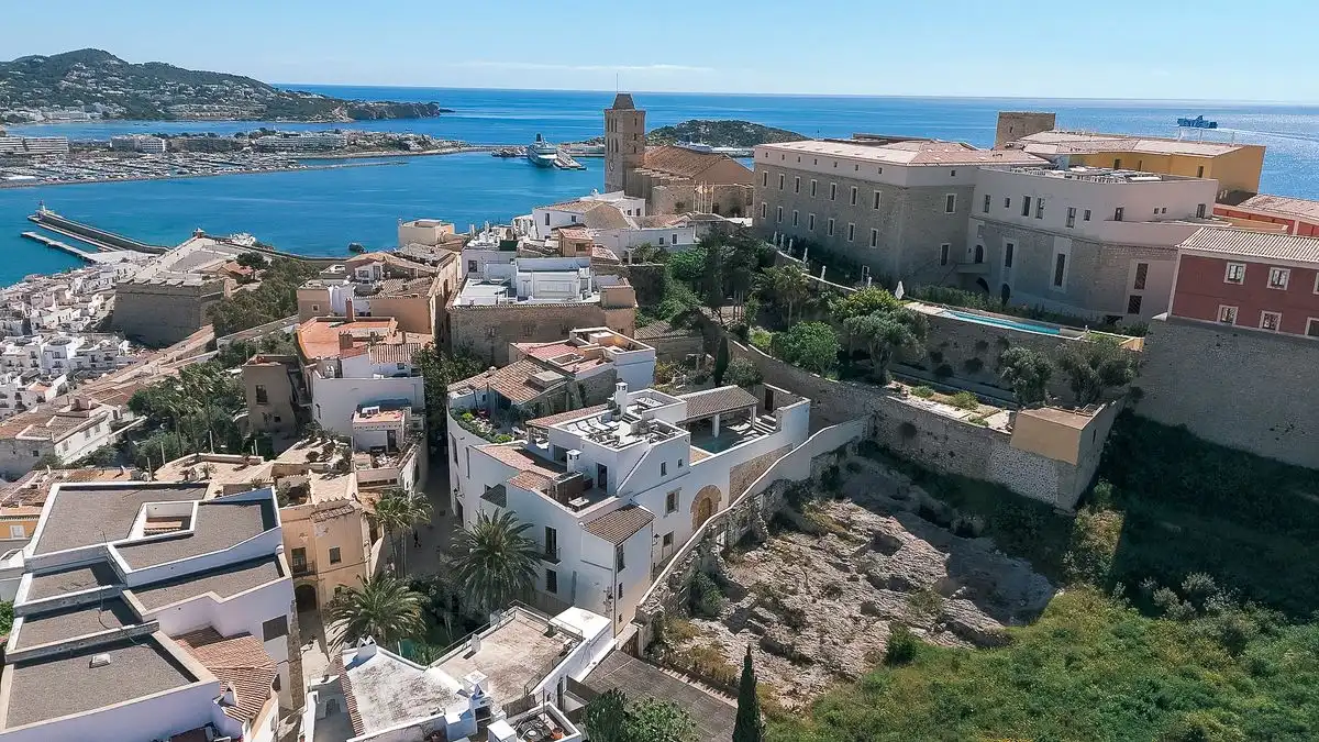 Vista exterior de Casa adosada en venda en Eivissa amb Aire condicionat, Calefacció i Traster