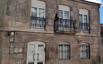 Vista exterior de Casa adosada en venda en Vilagarcía de Arousa