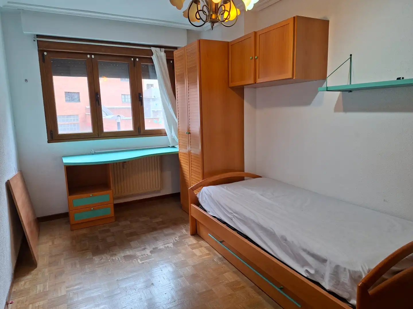 Habitación de Piso de alquiler en Avilés con Calefacción, Parquet y Horno