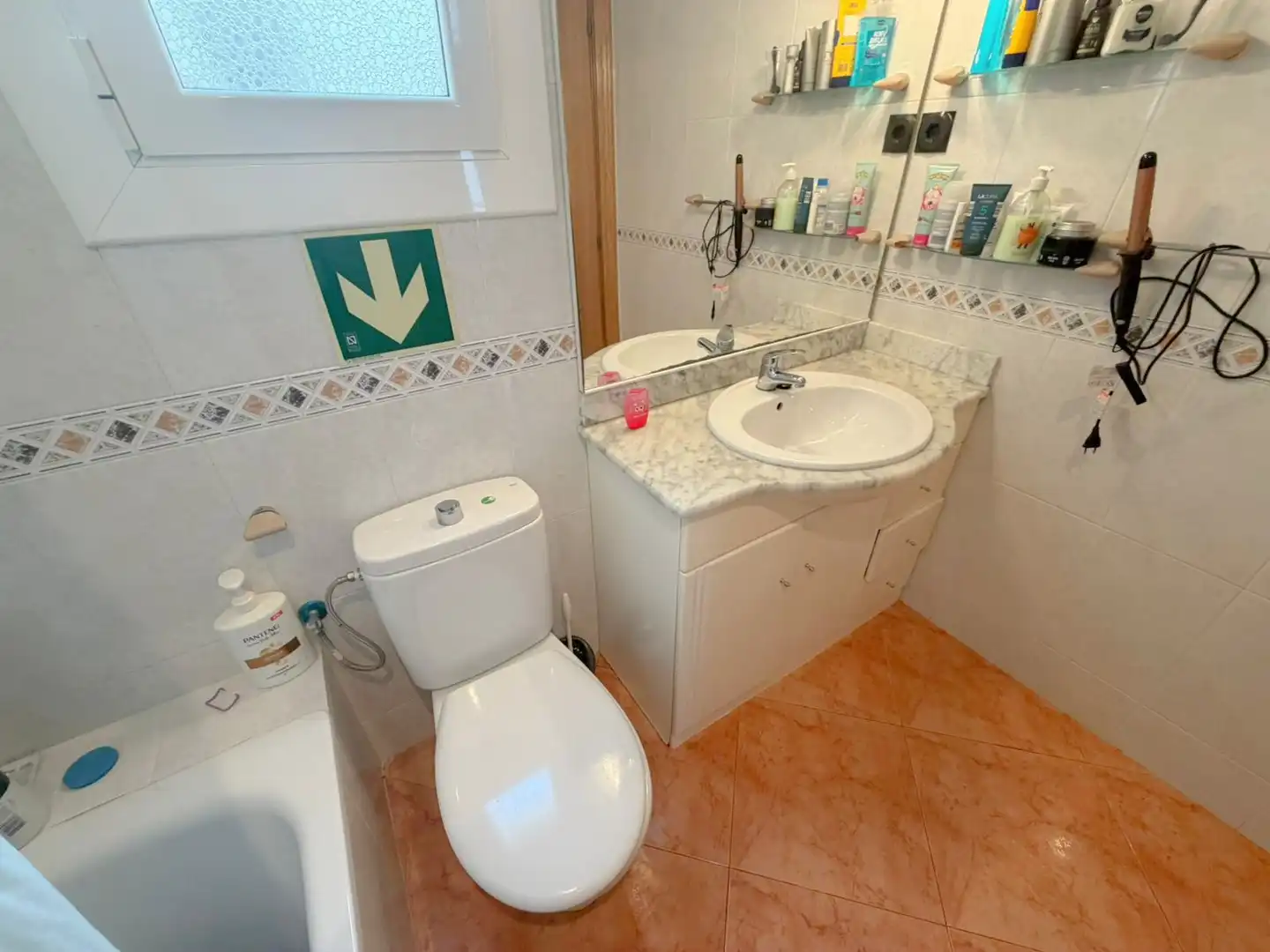 Bathroom of Flat for sale in El Prat de Llobregat  with Air Conditioner, Oven and Balcony